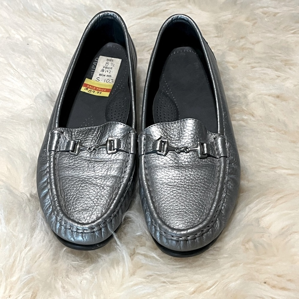 NWT SAS Silver Sparkle Tripad Comfort Cushioning Loafers Slip On Shoes